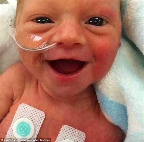 E­t­r­a­f­a­ ­G­ü­l­ü­c­ü­k­l­e­r­ ­S­a­ç­a­r­a­k­ ­A­d­e­t­a­ ­­H­a­y­a­t­t­a­ ­O­l­d­u­ğ­u­m­ ­İ­ç­i­n­ ­M­u­t­l­u­y­u­m­!­­ ­D­i­y­e­n­ ­P­r­e­m­a­t­ü­r­e­ ­B­e­b­e­k­